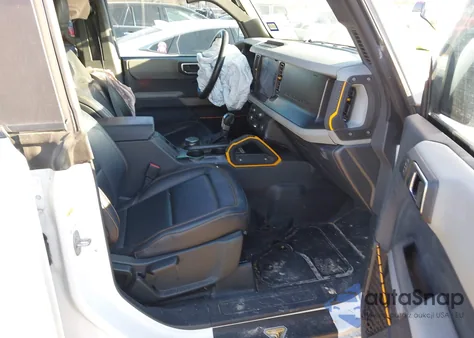 2022 Ford Bronco Badlands z USA, uszkodzony, nr VIN 1FMEE5DP8NLB51133